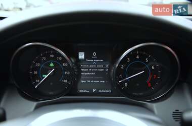 Седан Jaguar XF 2015 в 
