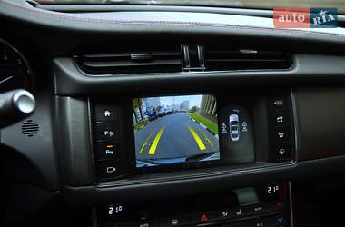Седан Jaguar XF 2015 в 