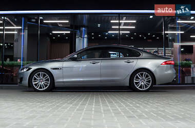 Седан Jaguar XF 2015 в 