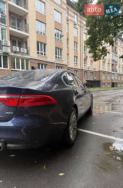 Седан Jaguar XF 2016 в 