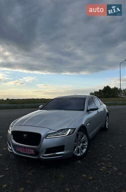 Седан Jaguar XF 2016 в Львові