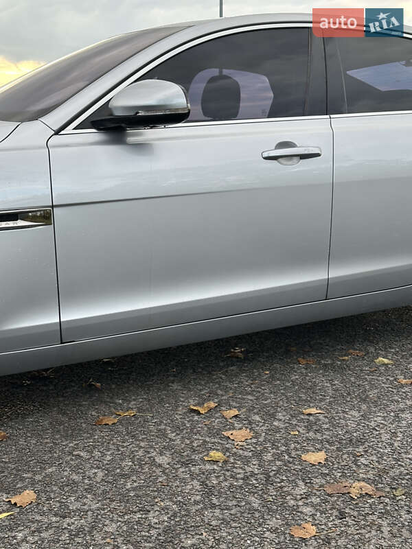 Седан Jaguar XF 2016 в Львове