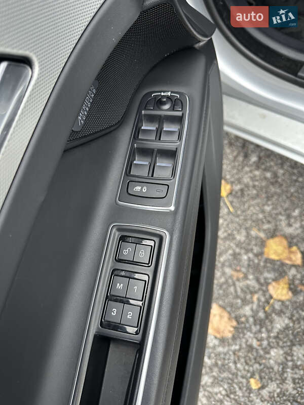 Седан Jaguar XF 2016 в Львове