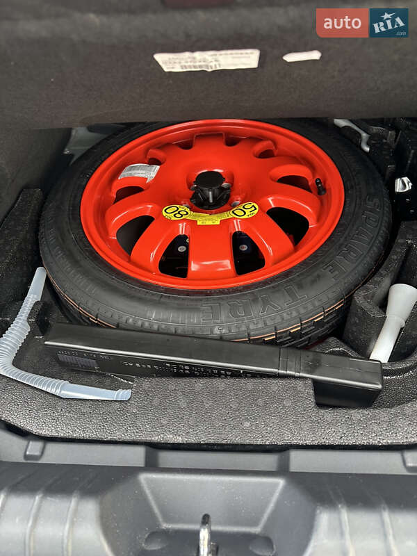 Седан Jaguar XF 2016 в Львове