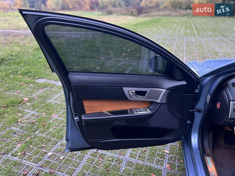 Седан Jaguar XF 2008 в Киеве