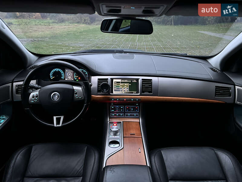 Седан Jaguar XF 2008 в Киеве