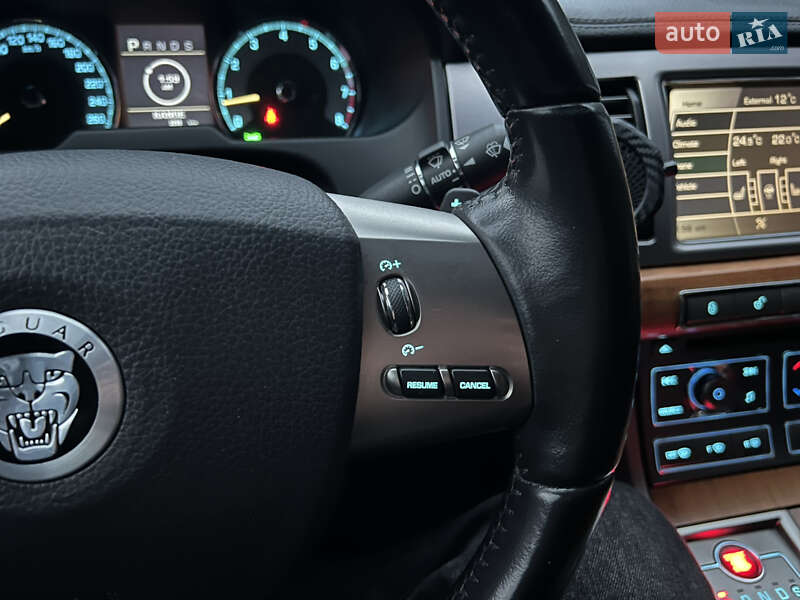 Седан Jaguar XF 2008 в Киеве