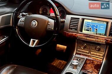 Седан Jaguar XF 2009 в 