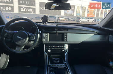 Седан Jaguar XF 2016 в 