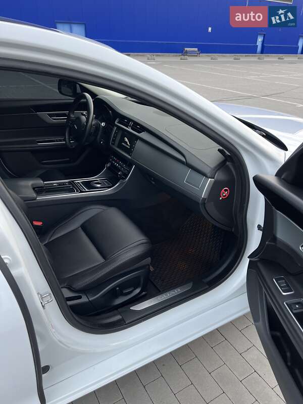 Седан Jaguar XF 2018 в Виннице фото 22 Седан Jaguar XF 2018 в Виннице