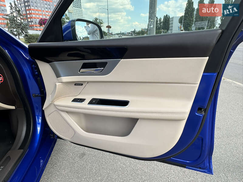 Седан Jaguar XF 2016 в Киеве фото 19 Седан Jaguar XF 2016 в Киеве