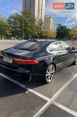Седан Jaguar XF 2016 в 