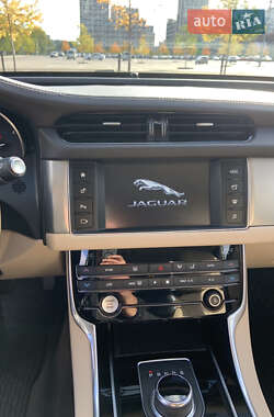 Седан Jaguar XF 2016 в 