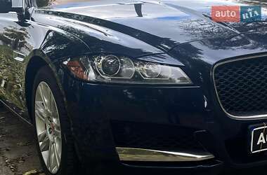 Седан Jaguar XF 2016 в 