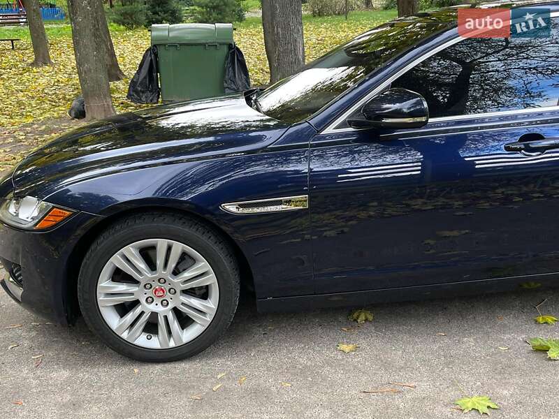 Седан Jaguar XF 2016 в Киеве