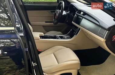 Седан Jaguar XF 2016 в 