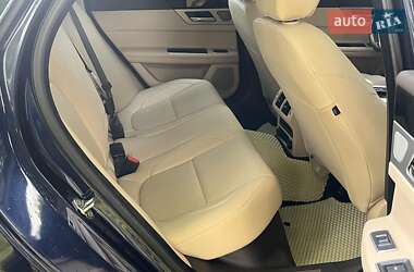 Седан Jaguar XF 2016 в 