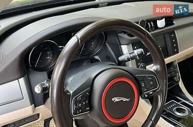 Седан Jaguar XF 2016 в 