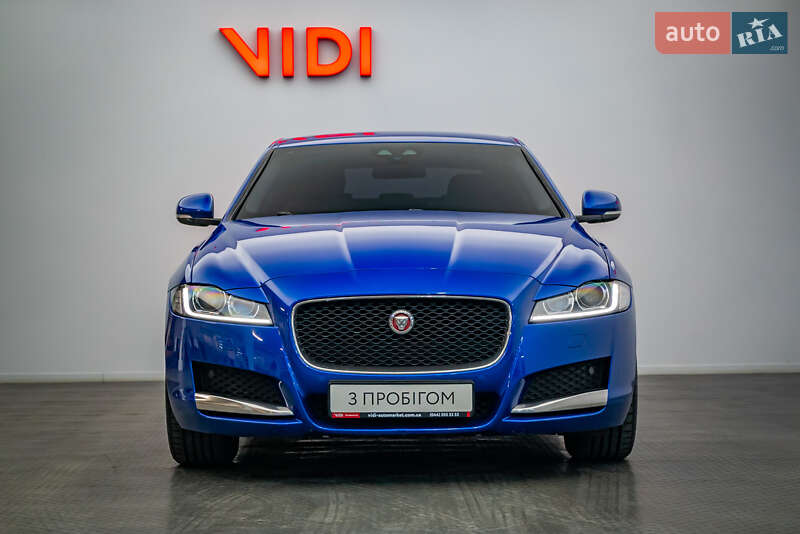 Седан Jaguar XF 2016 в Киеве