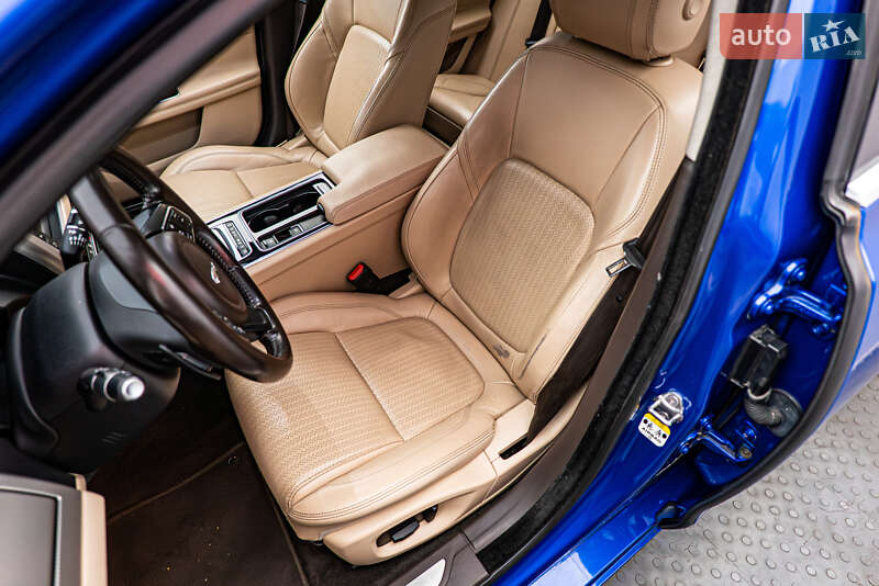 Седан Jaguar XF 2016 в Киеве