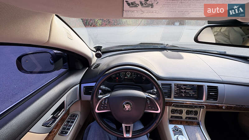 Седан Jaguar XF 2014 в Днепре