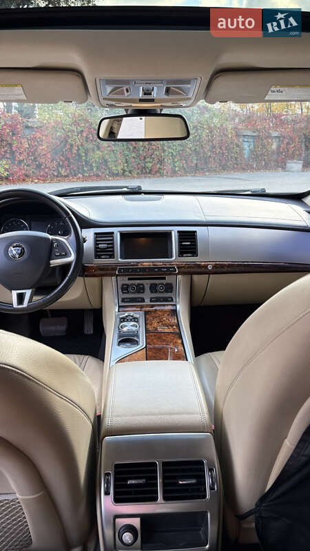 Седан Jaguar XF 2014 в Днепре