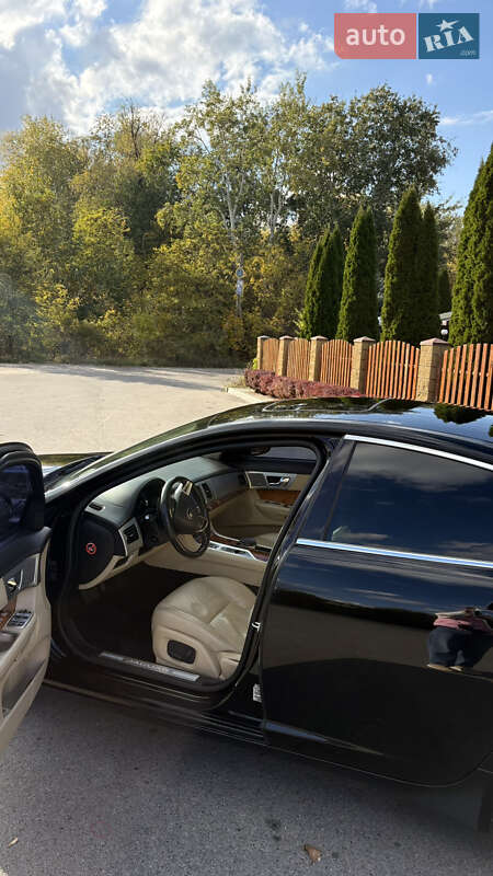 Седан Jaguar XF 2014 в Днепре