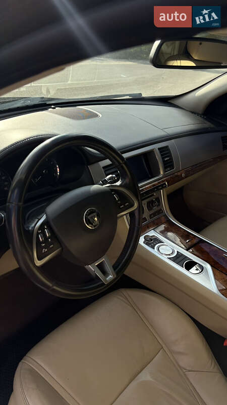 Седан Jaguar XF 2014 в Днепре