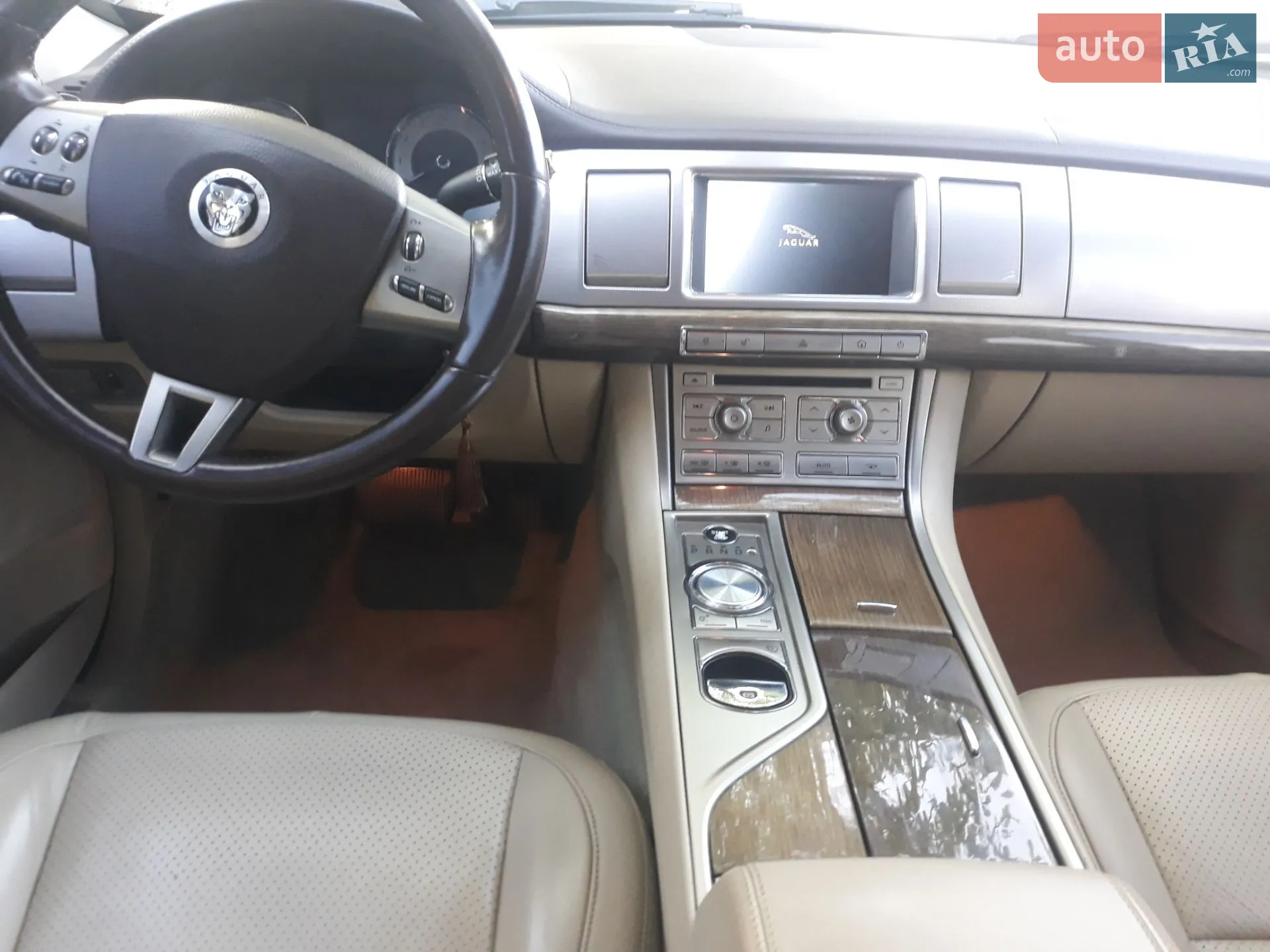 2010 Jaguar XF - мініатюра 3