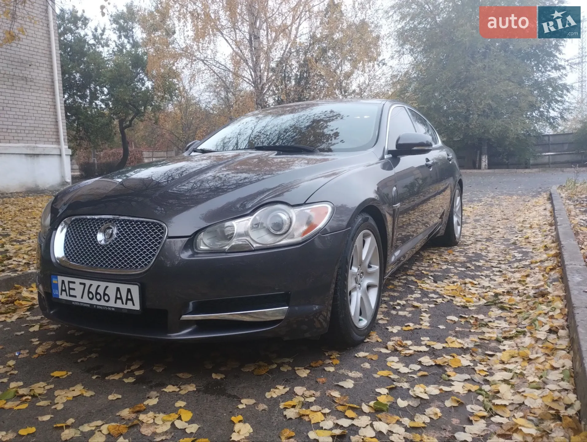 2010 Jaguar XF - мініатюра 8