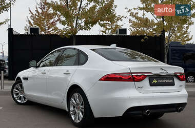 Седан Jaguar XF 2016 в 