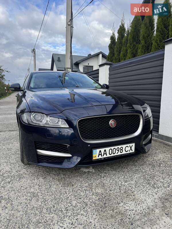 Седан Jaguar XF 2017 в Львове