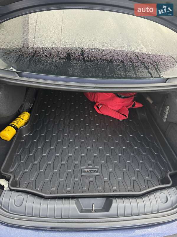 Седан Jaguar XF 2017 в Львове