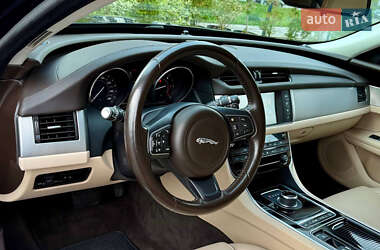 Седан Jaguar XF 2016 в  фото 35 Седан Jaguar XF 2016 в