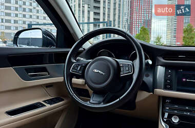 Седан Jaguar XF 2016 в  фото 43 Седан Jaguar XF 2016 в