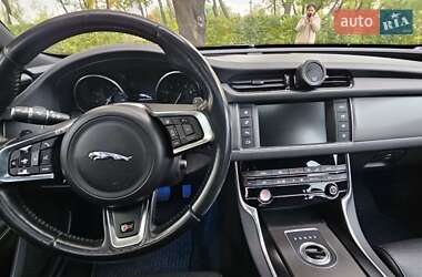 Седан Jaguar XF 2016 в  фото 24 Седан Jaguar XF 2016 в