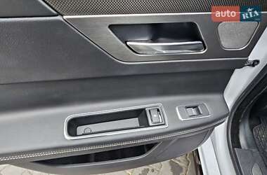 Седан Jaguar XF 2016 в  фото 28 Седан Jaguar XF 2016 в