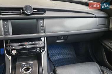 Седан Jaguar XF 2016 в  фото 64 Седан Jaguar XF 2016 в