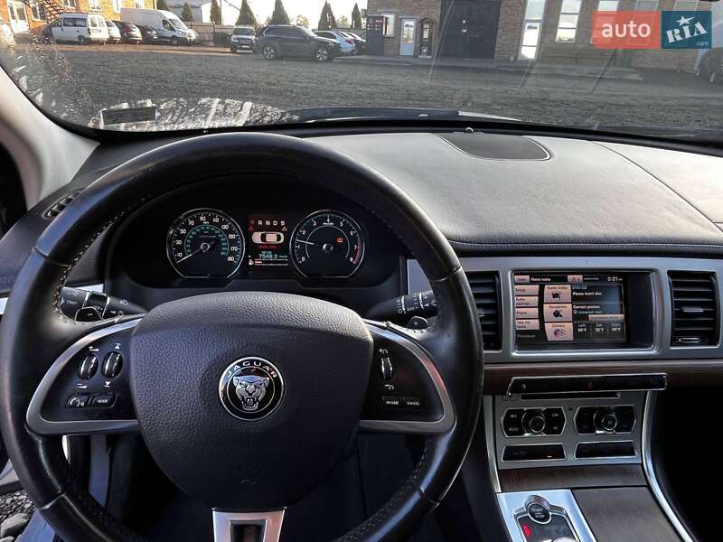 Седан Jaguar XF 2015 в Луцке