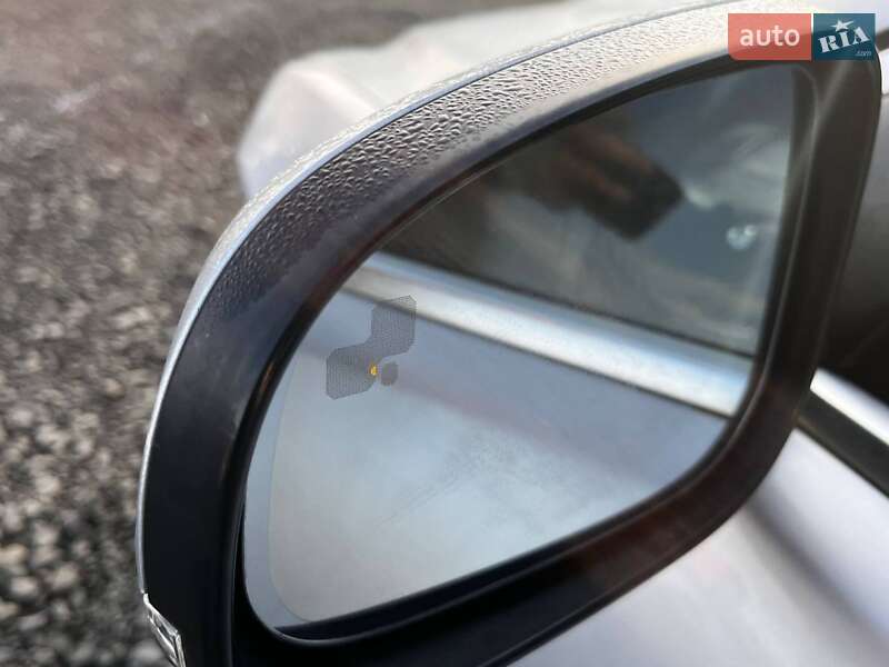 Седан Jaguar XF 2015 в Луцке