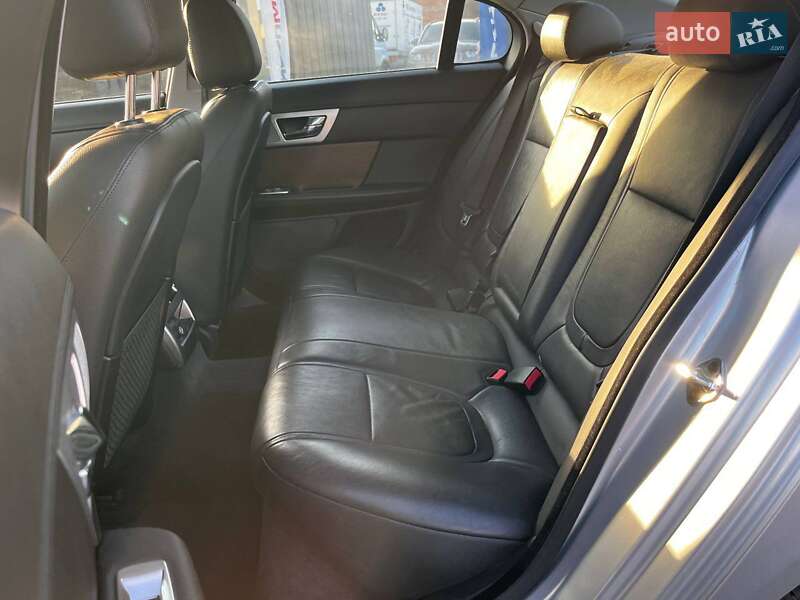 Седан Jaguar XF 2015 в Луцке