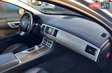 Седан Jaguar XF 2015 в  фото 27 Седан Jaguar XF 2015 в