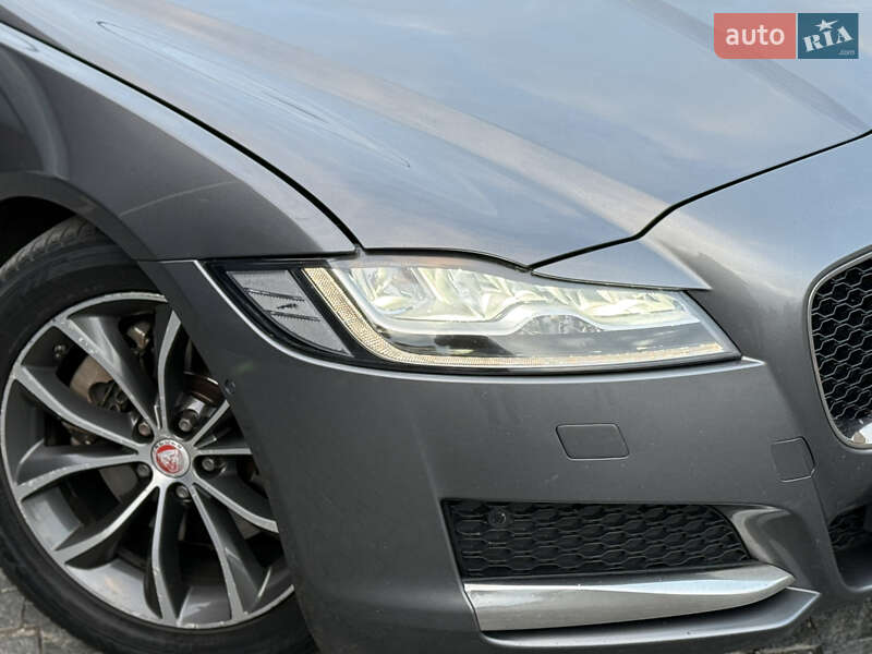 Седан Jaguar XF 2016 в Чернигове