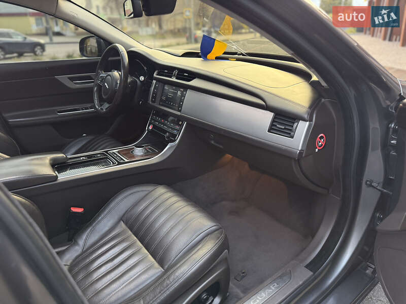 Седан Jaguar XF 2016 в Чернигове