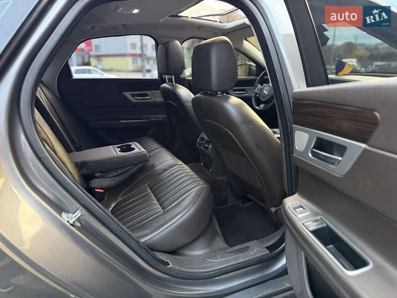 Седан Jaguar XF 2016 в Чернигове
