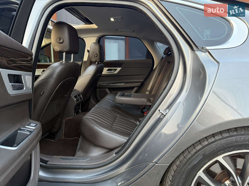 Седан Jaguar XF 2016 в Чернигове