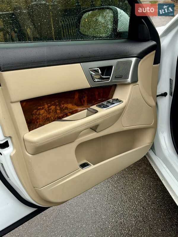 Седан Jaguar XF 2015 в Харькове фото 12 Седан Jaguar XF 2015 в Харькове