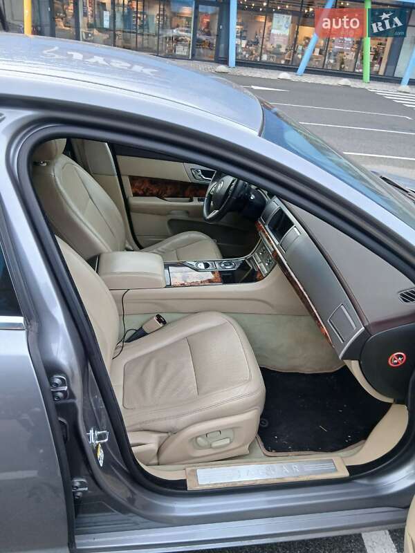 Седан Jaguar XF 2009 в Киеве фото 16 Седан Jaguar XF 2009 в Киеве