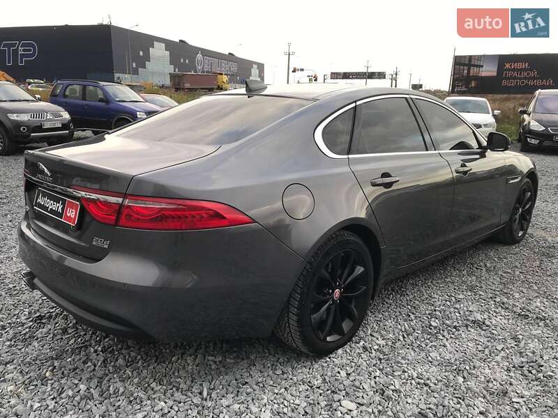 Седан Jaguar XF 2016 в Львове