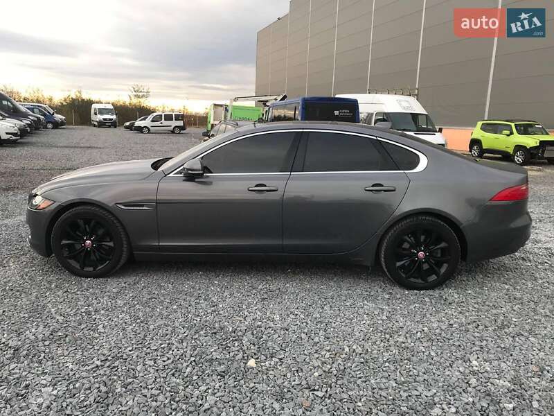 Седан Jaguar XF 2016 в Львове